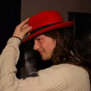 Rode hoed, rood denken Je focus is heel bepalend voor hoe naar je situatie kijkt