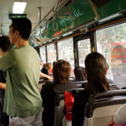 Wil jij je bestemming bereiken; blijf niet achterin hangen in de bus